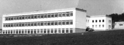 Schulhaus Schnaitsee mit Flachdach