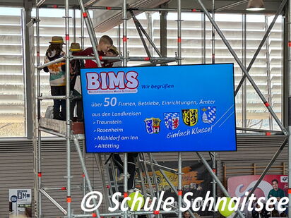Präsentation auf Großbildschilm bei BIMS-BOMS
